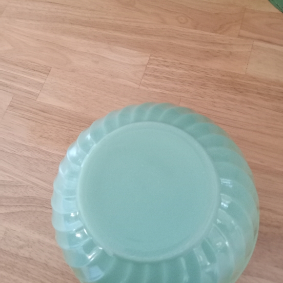 Vintage Fire King Jadite Green Swirl Mixing Bowl - Picture 4 of 7